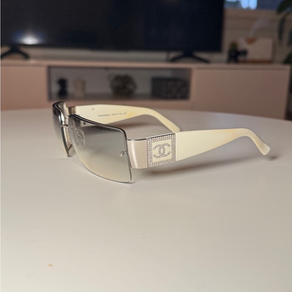 CHANEL RHINESTONE SUNGLASSES white 4095-B - Picture 8 of 8